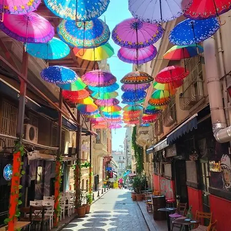 Taksim'de Merkezi Konum Oezel 1+1 *