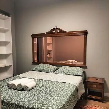 Taksim'de Merkezi Konum Oezel 1+1 Apartment *