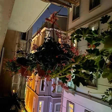 Taksim'de Merkezi Konum Oezel 1+1